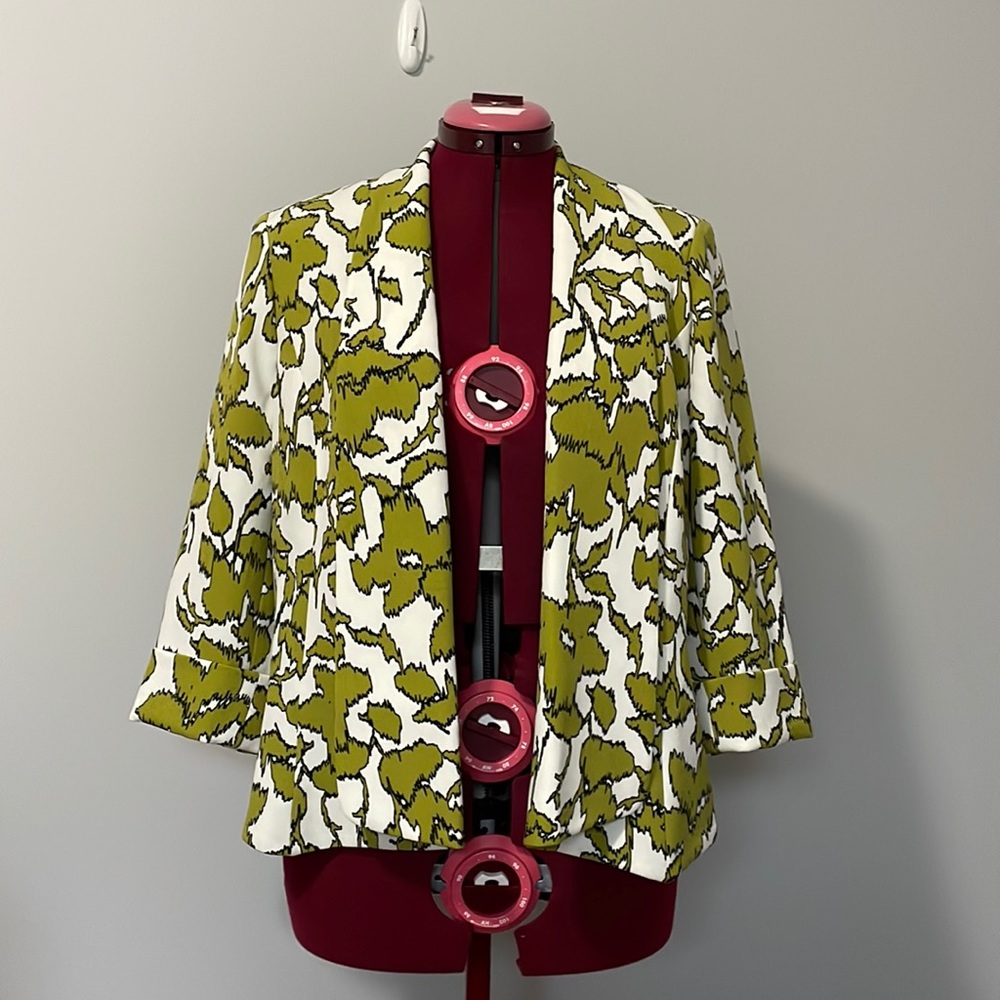 Green and white patterned blazer